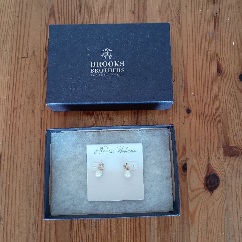 NIB Brooks Brothers Elegant Gold Tone, Crystal, and Pearl Earrings - Picture 2 of 7